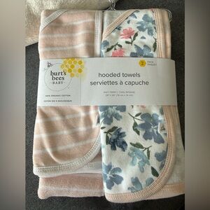 Burt's Bees Baby Hooded Towels - NEW WITH TAGS